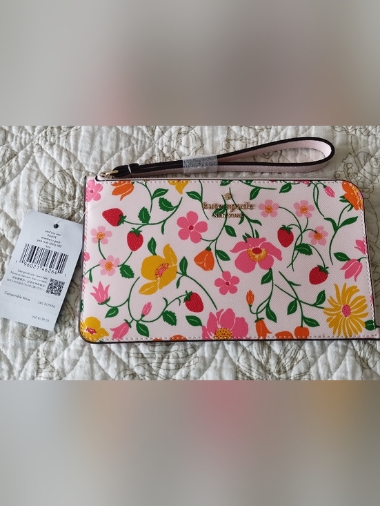 kate spade Handbags - NWT Kate Spade Strawberry Garden Wristlet